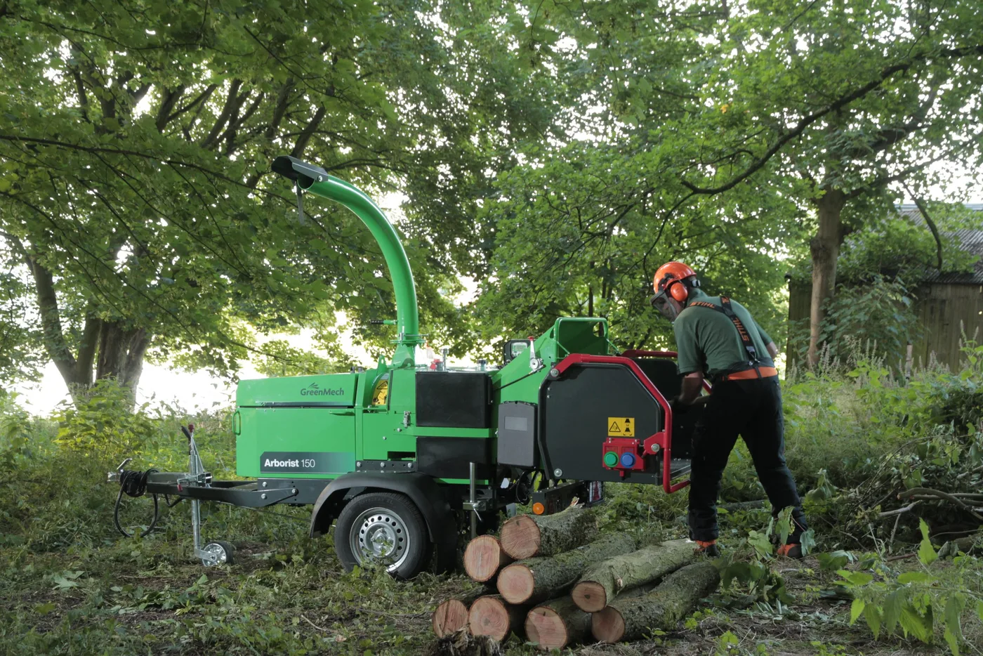 Rębak do gałęzi Greenmech Arborist 150 podczas pracy